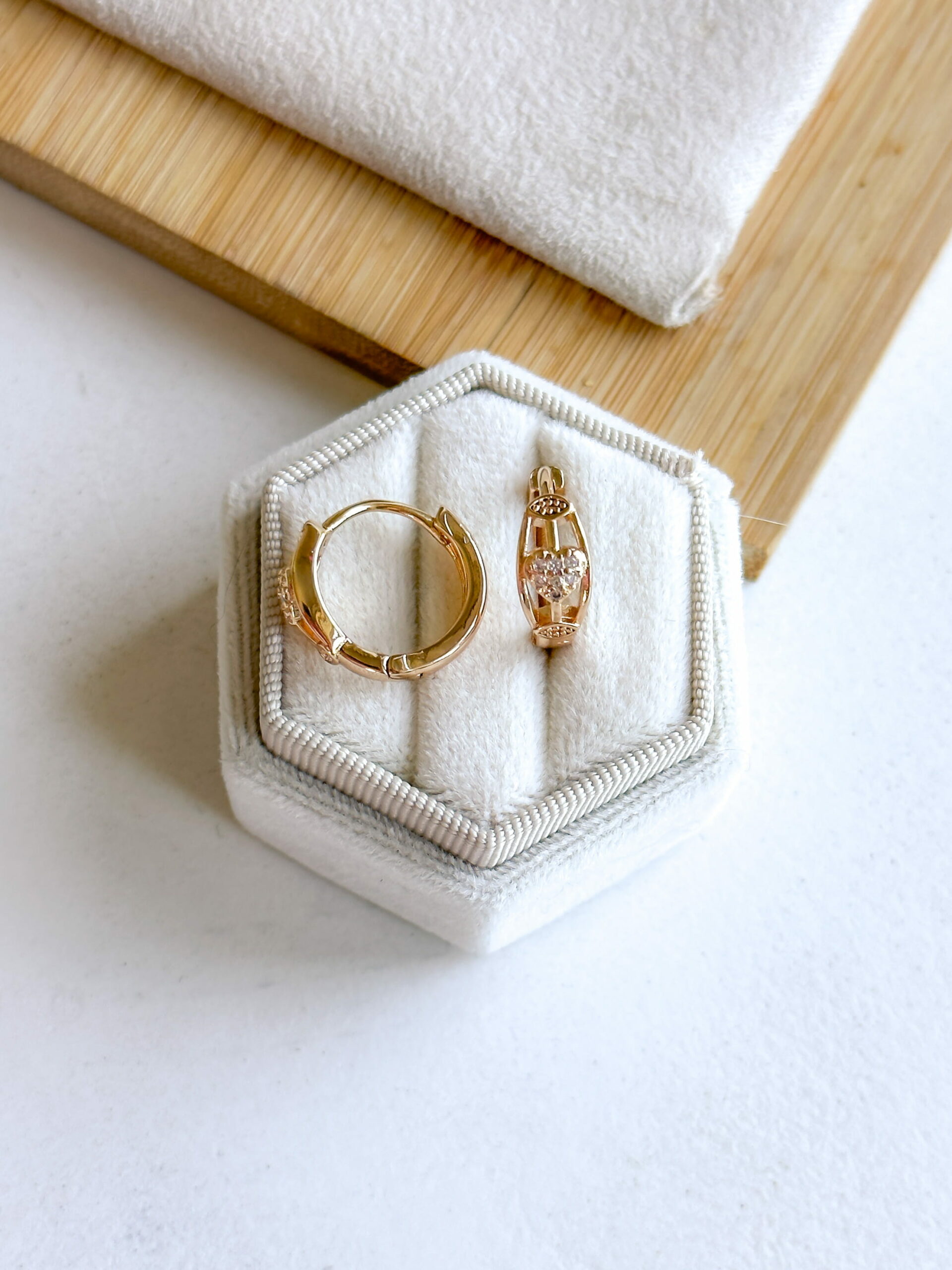 Kolczyki serca oprawa - obrazek 2