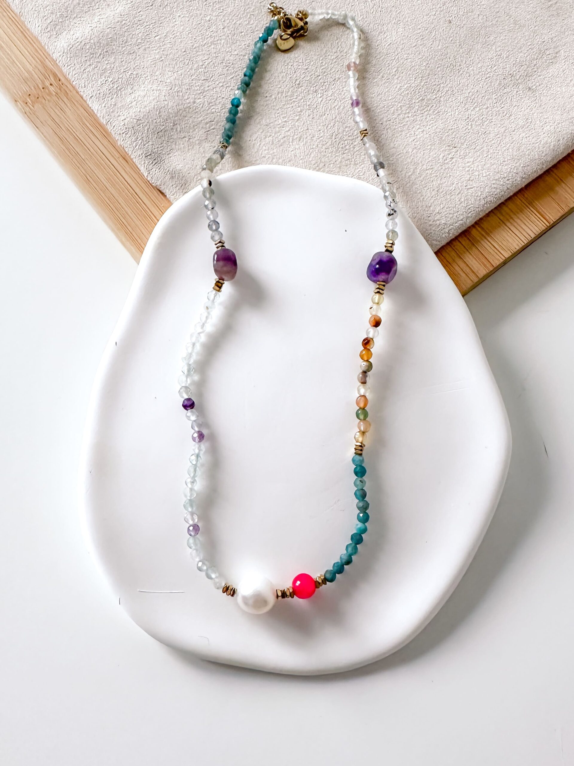 Naszyjnik choker kamienie fluoryt, apatyt, ametyst, perła - obrazek 2