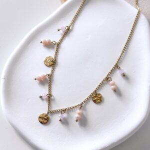 Naszyjnik wytłaczane blaszki beżowe koraliki