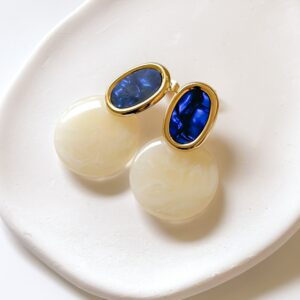 Kolczyki chabrowe kryształy beżowe blaszki