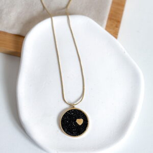 Naszyjnik koło czarne cyrkonie serce