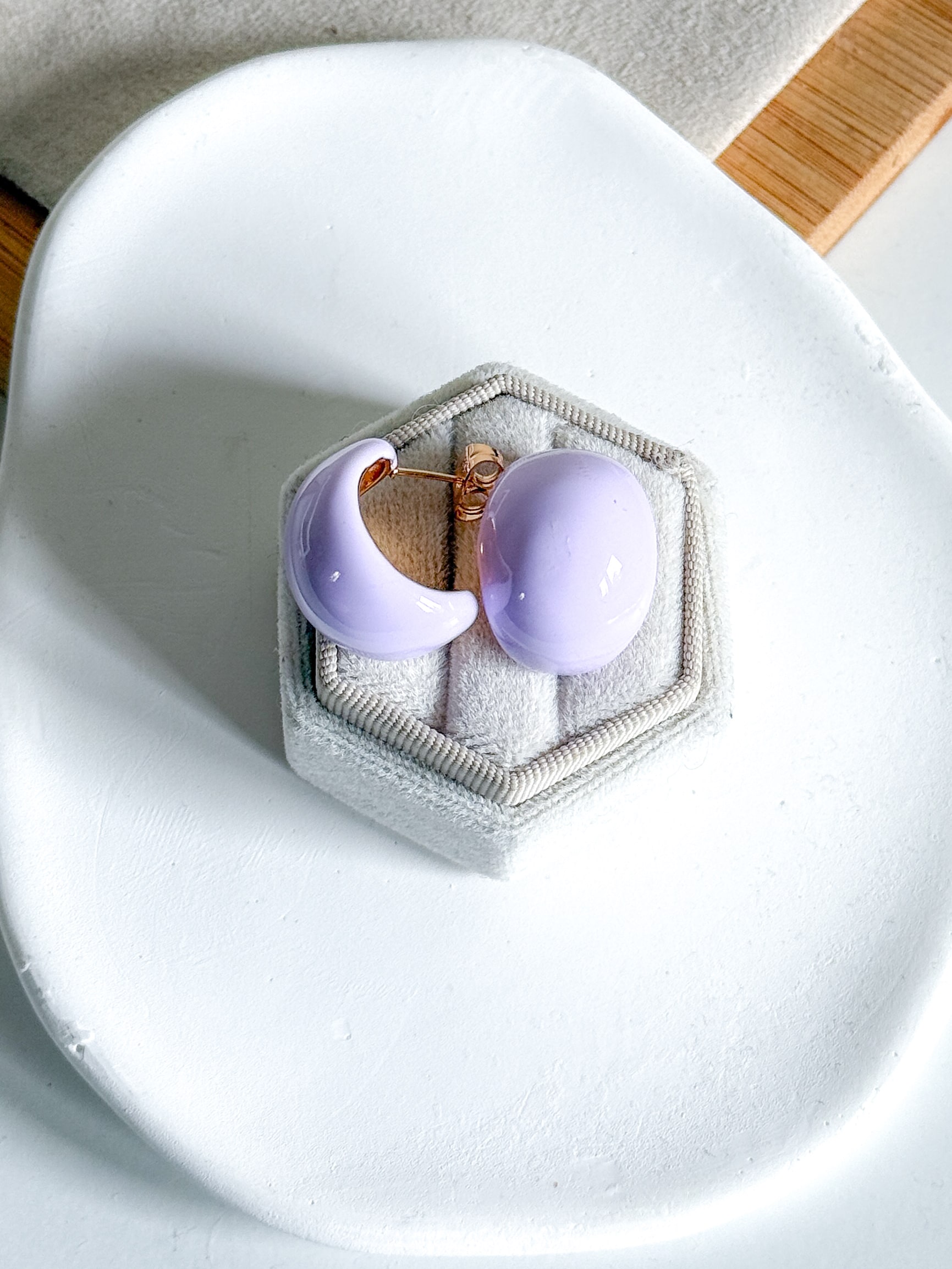 Kolczyki bomby emaliowane liliowe