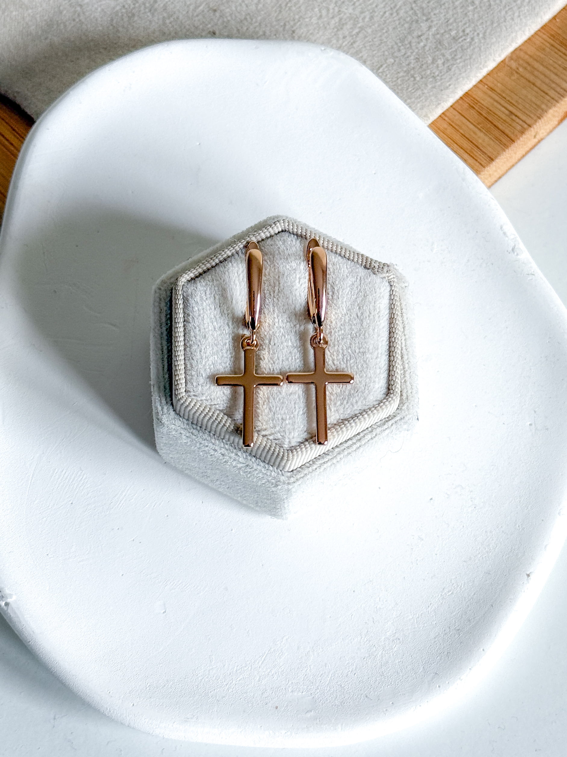 Kolczyki wiszące krzyżyki