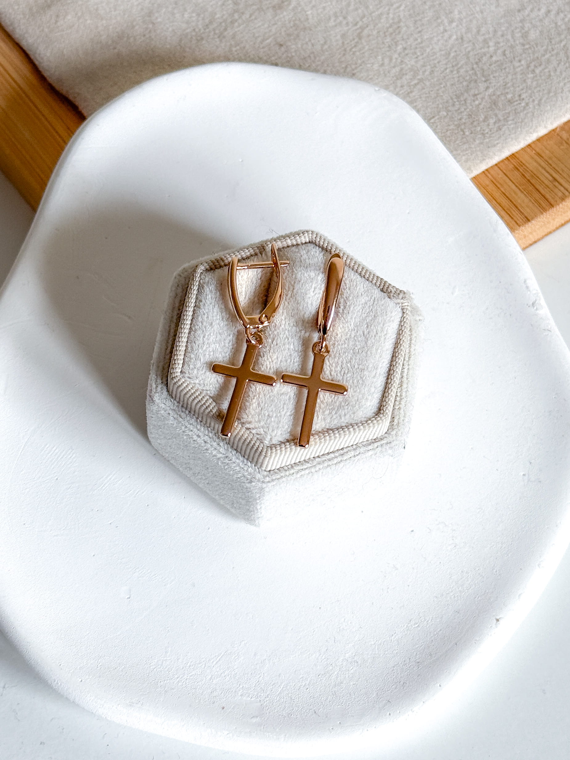 Kolczyki wiszące krzyżyki - obrazek 2