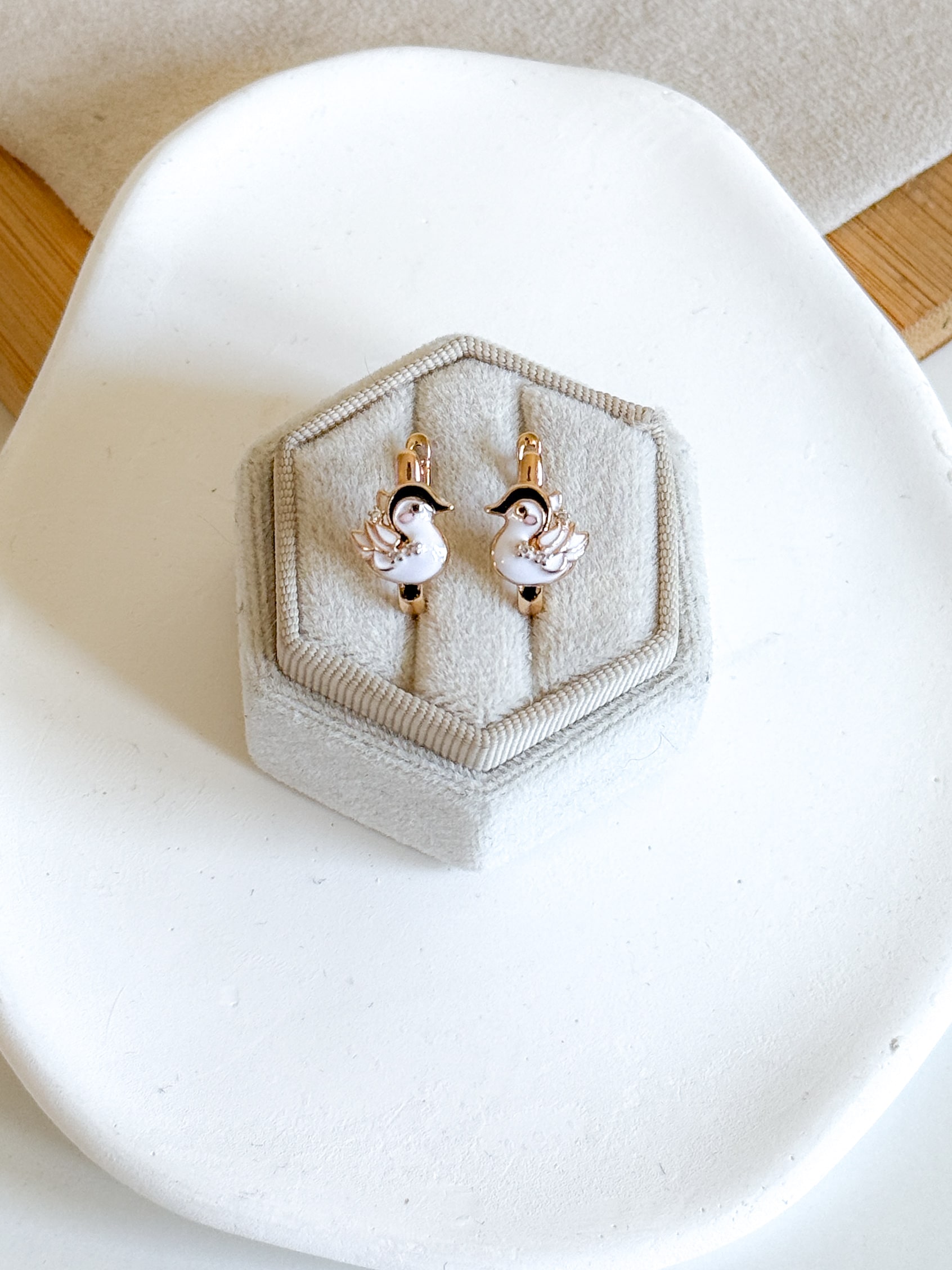 Kolczyki dziecięce łabędzie emaliowane