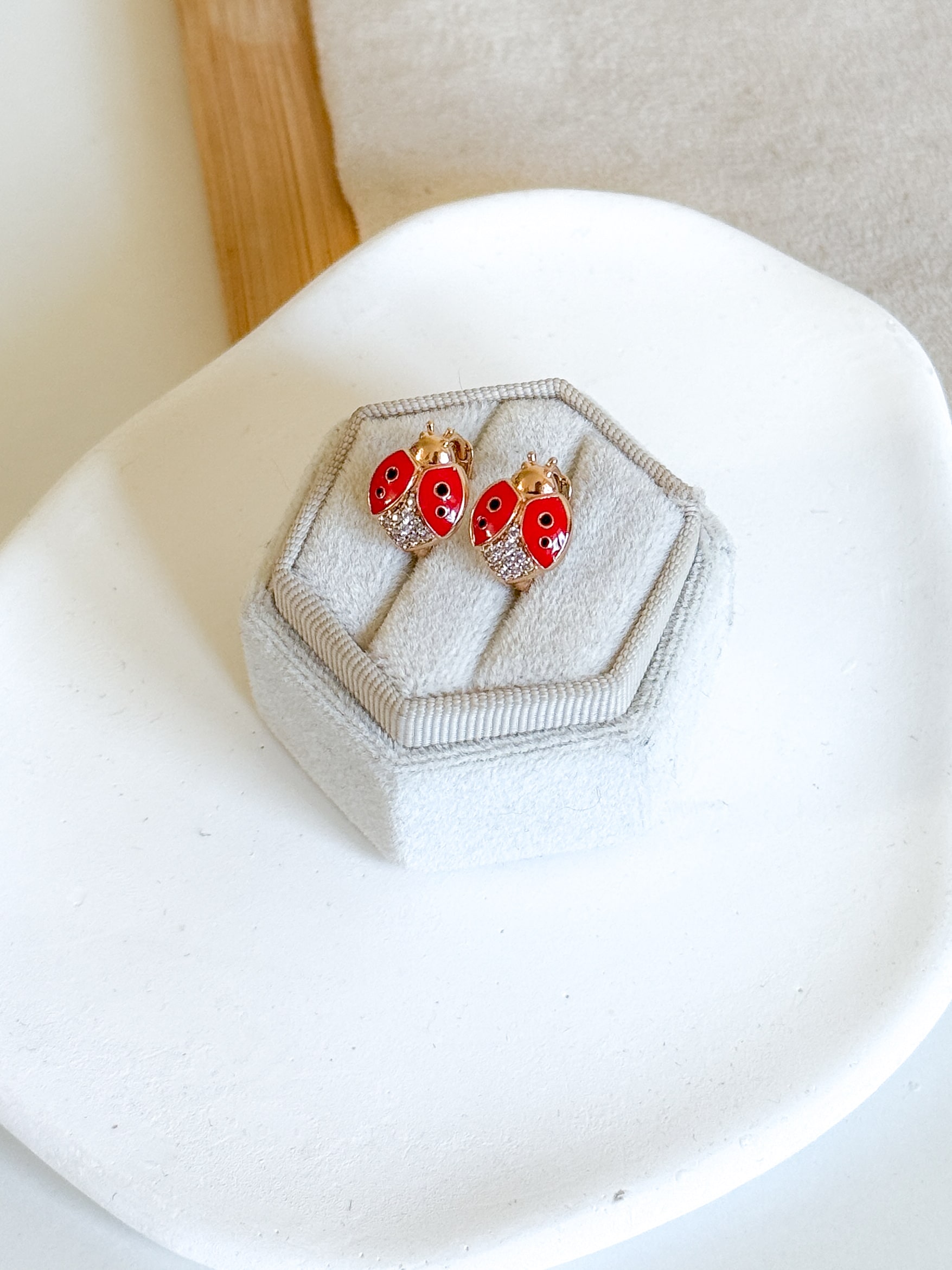 Kolczyki dziecięce biedronki emaliowane większe - obrazek 2