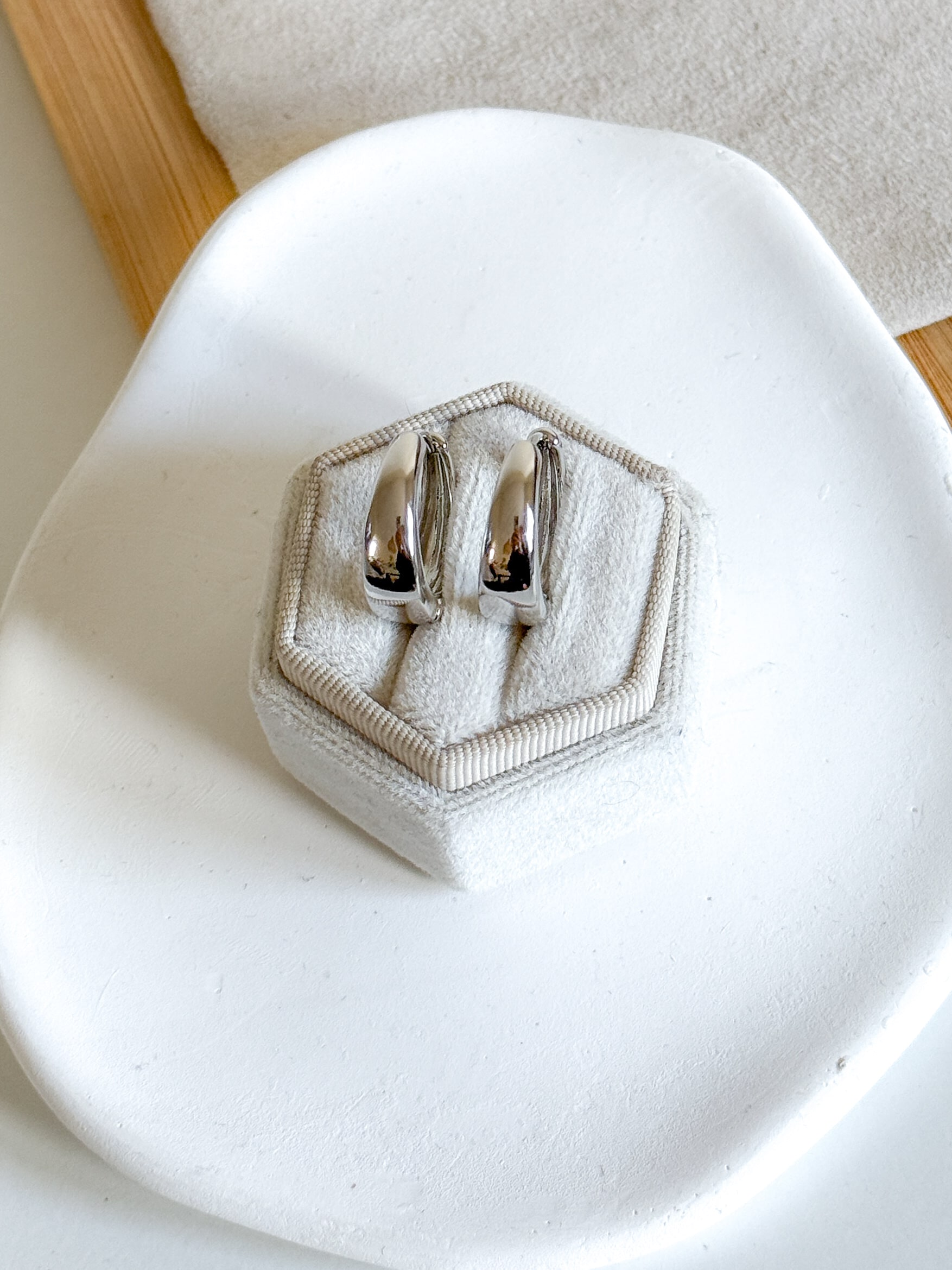 Kolczyki HIT sezonu koszyczki gładkie w kolorze srebrnym