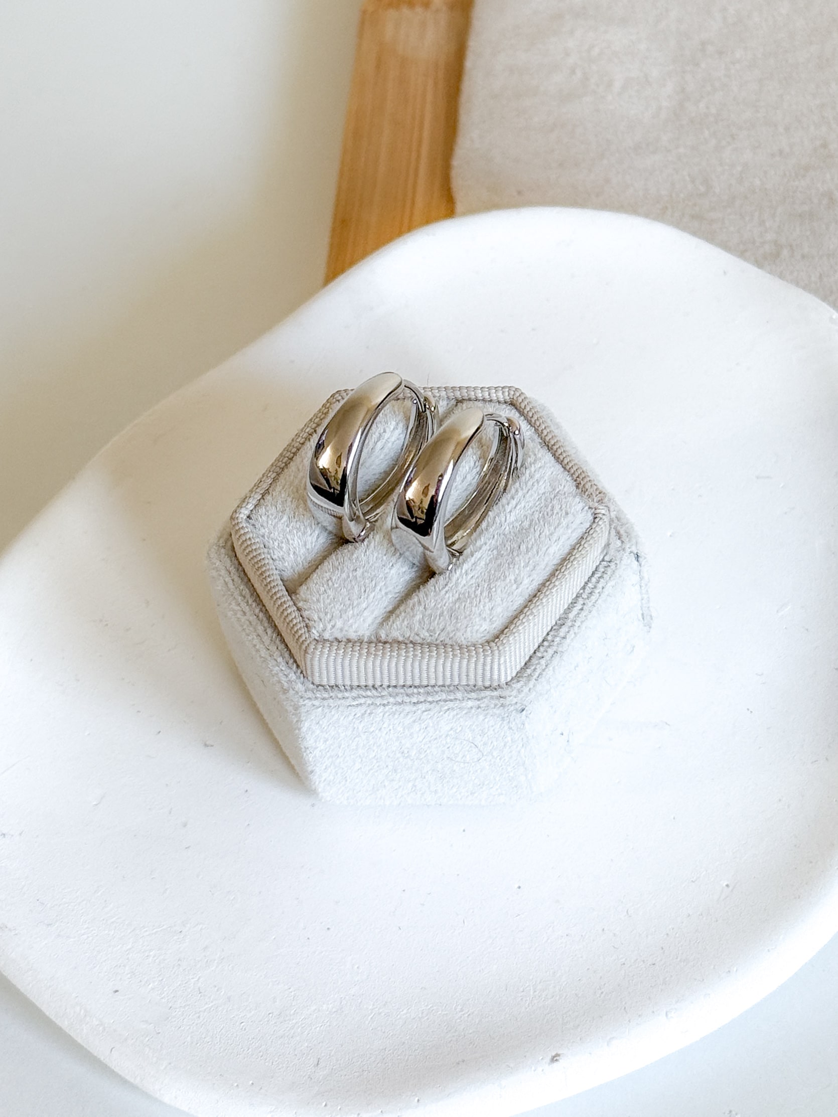 Kolczyki HIT sezonu koszyczki gładkie w kolorze srebrnym - obrazek 2