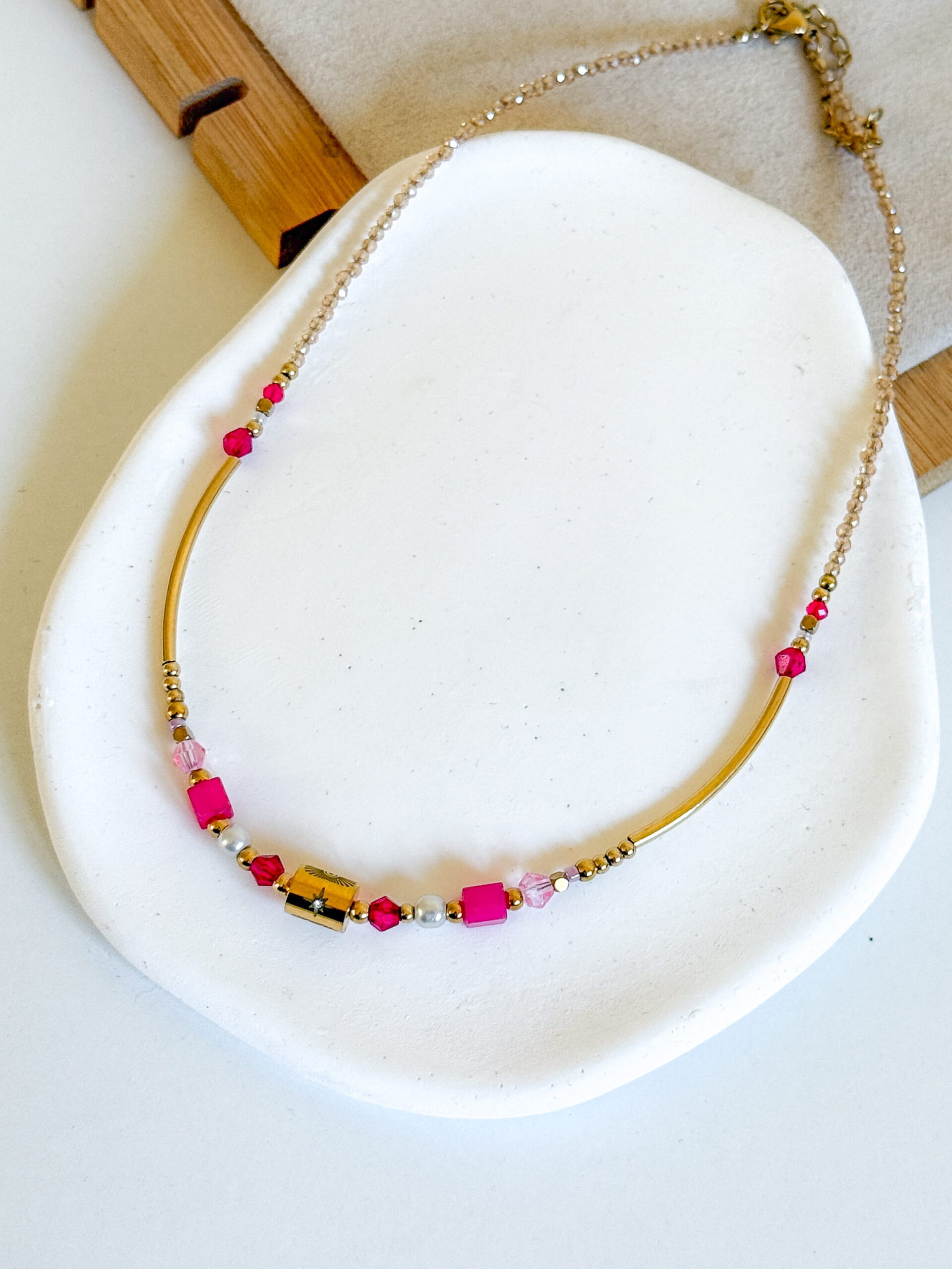 Naszyjnik choker beż fuksja róża wiatrów - obrazek 2