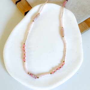 Naszyjnik bladoróże delikatne koraliki