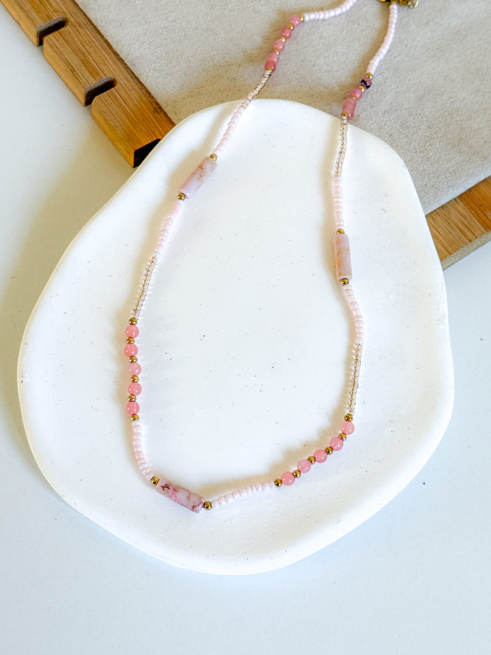 Naszyjnik bladoróże delikatne koraliki