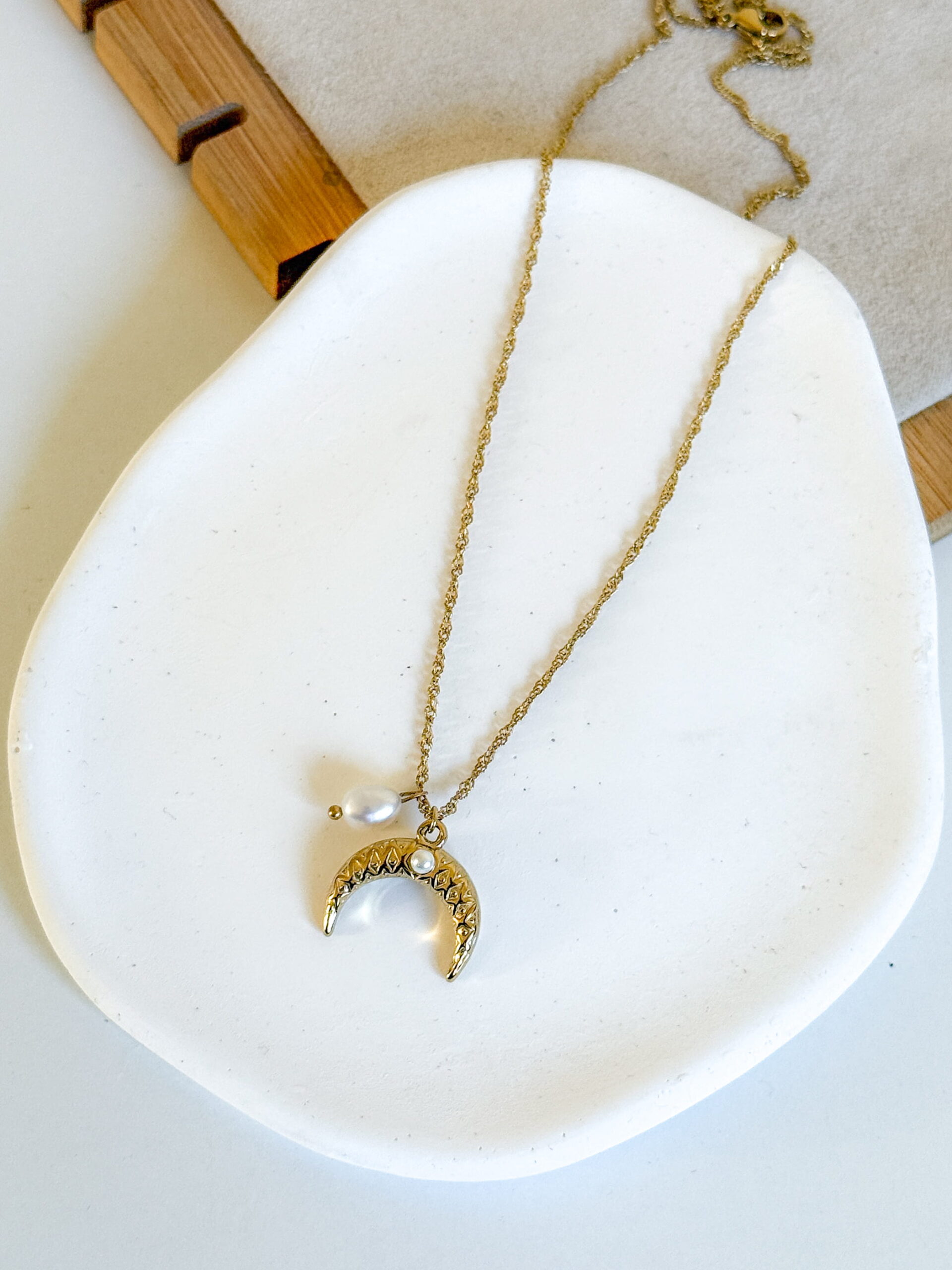 Ręcznie wykonany naszyjnik księżyc perła