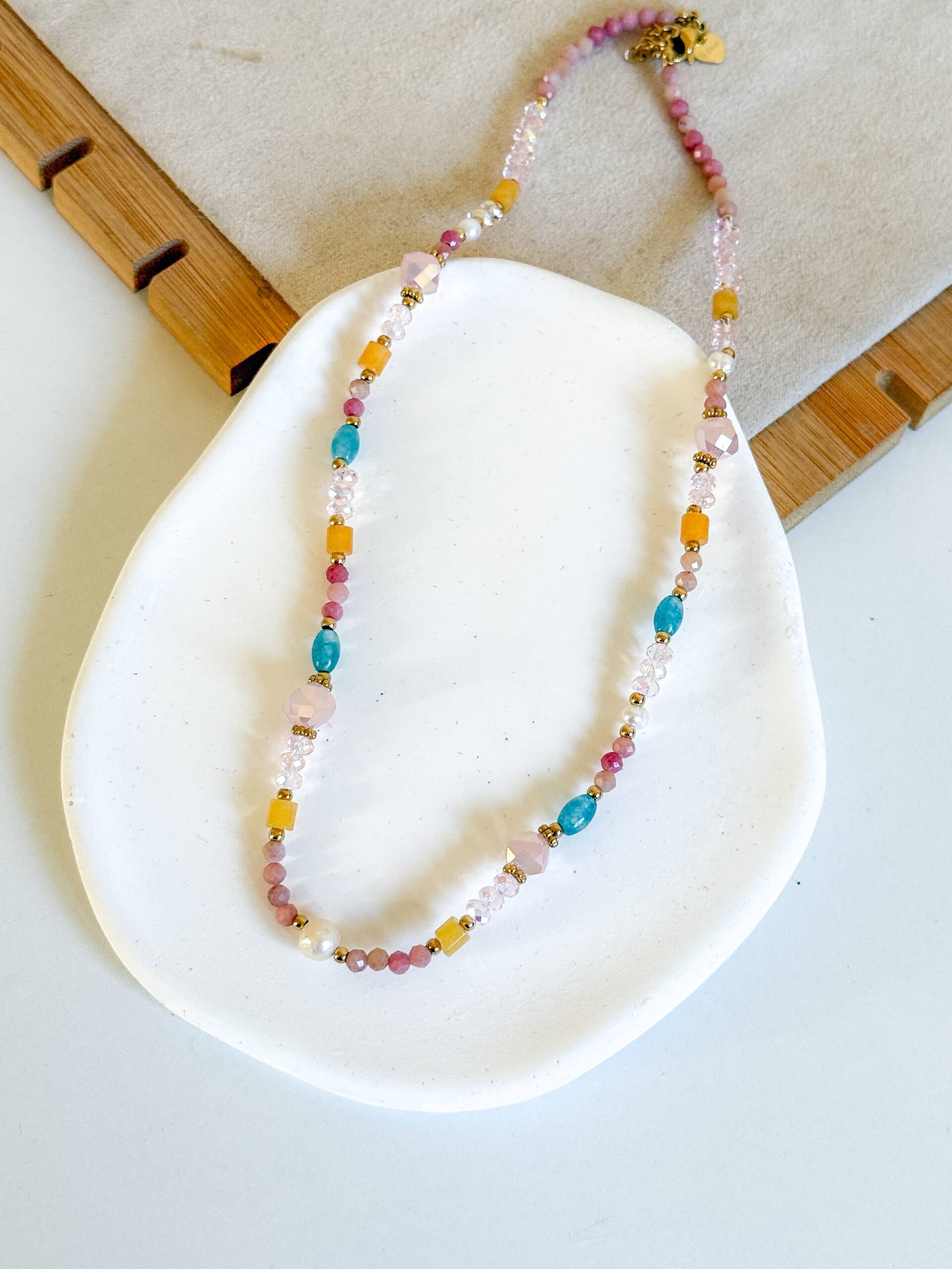 Naszyjnik choker kamienie rodonit, jadeit, perły - obrazek 2