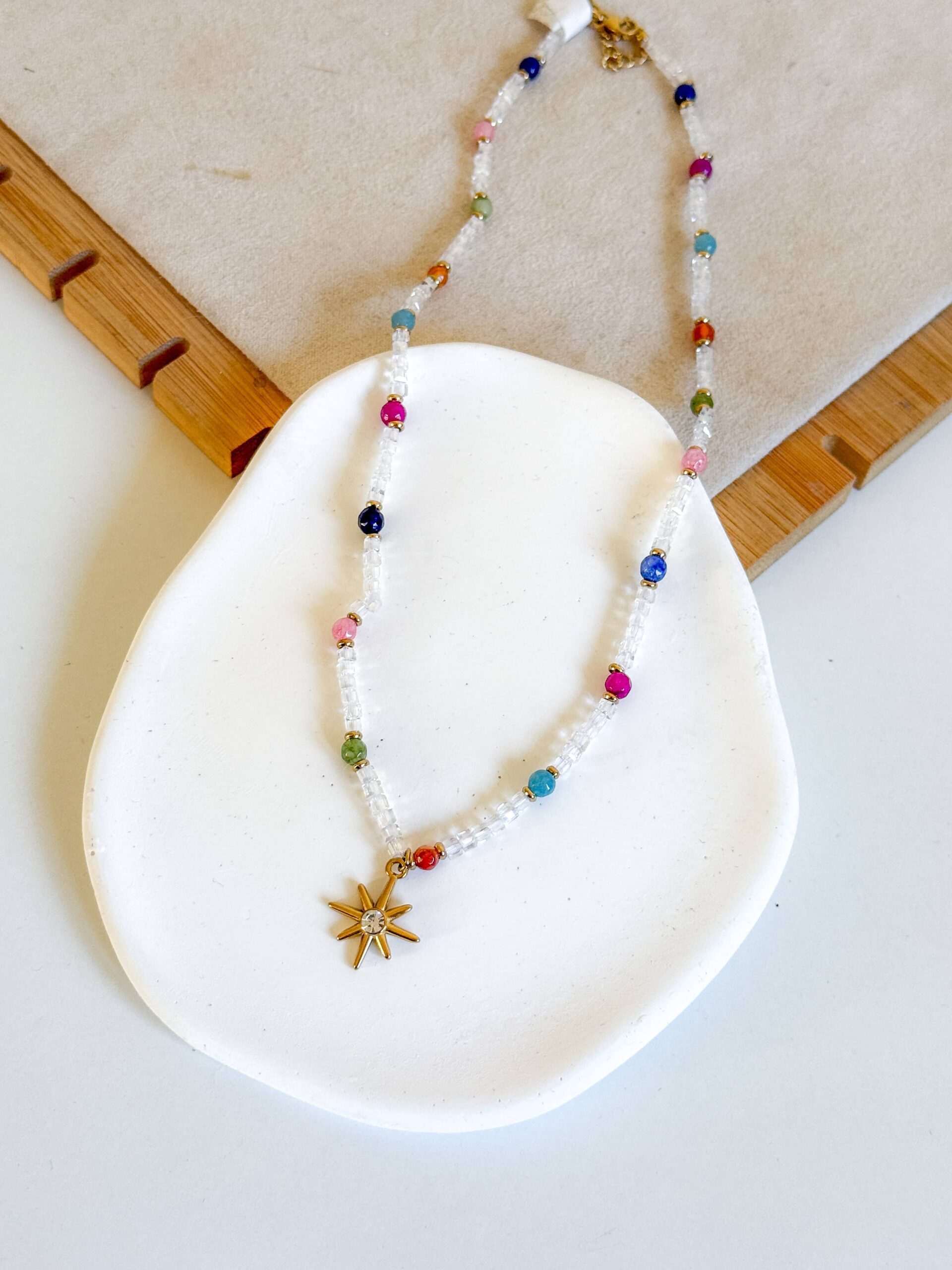 Naszyjnik choker kolorowe agaty róża wiatrów - obrazek 2