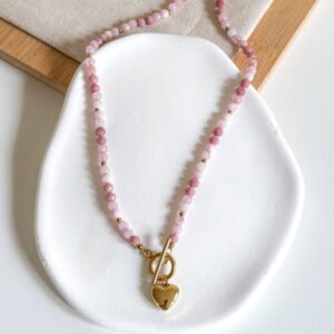 Naszyjnik rodonit i turmalin, zapięcie Tbar serce