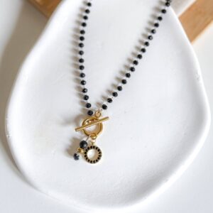 Ręcznie wykonany naszyjnik czarne koraliki jaspis dalmatyński okrąg