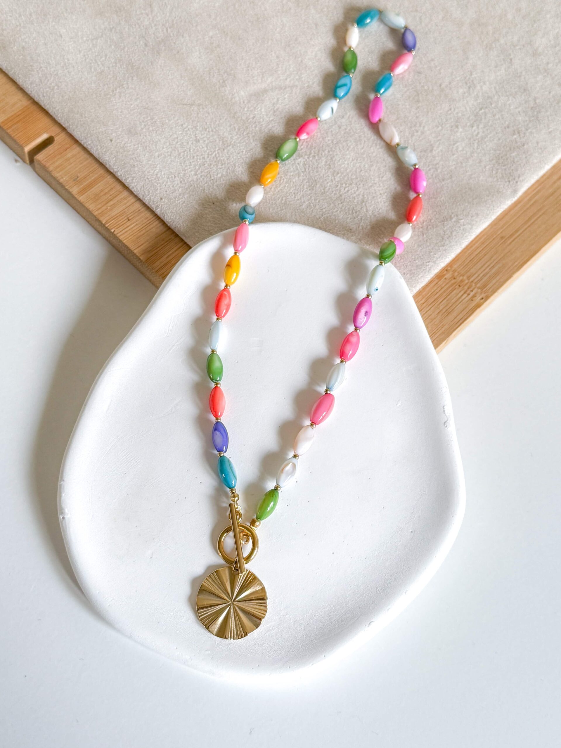 Naszyjnik kolorowa masa perłowa blaszka wachlarz