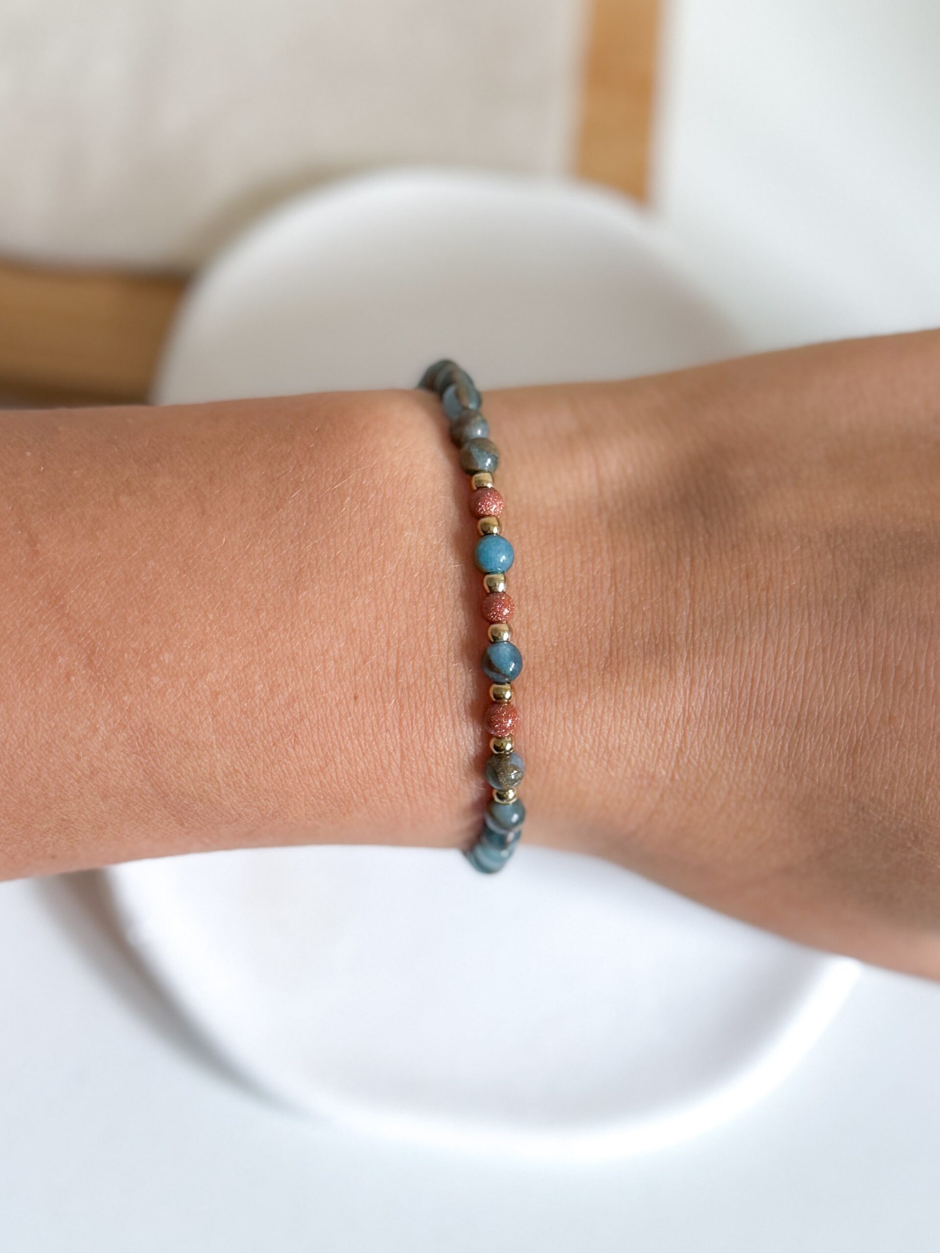 Bransoletka na gumce ręcznie robiona jaspis jesienny, piasek pustyni