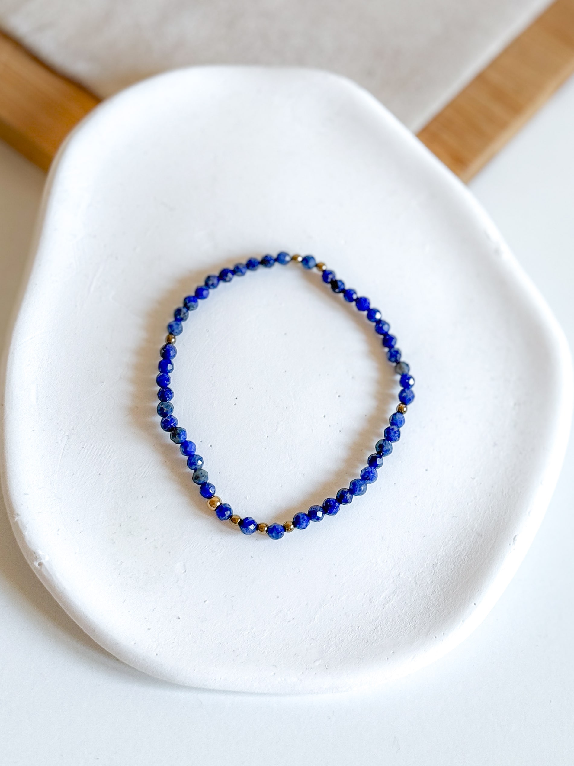 Bransoletka na gumce ręcznie robiona kamienie Lapis Lazuli - obrazek 2