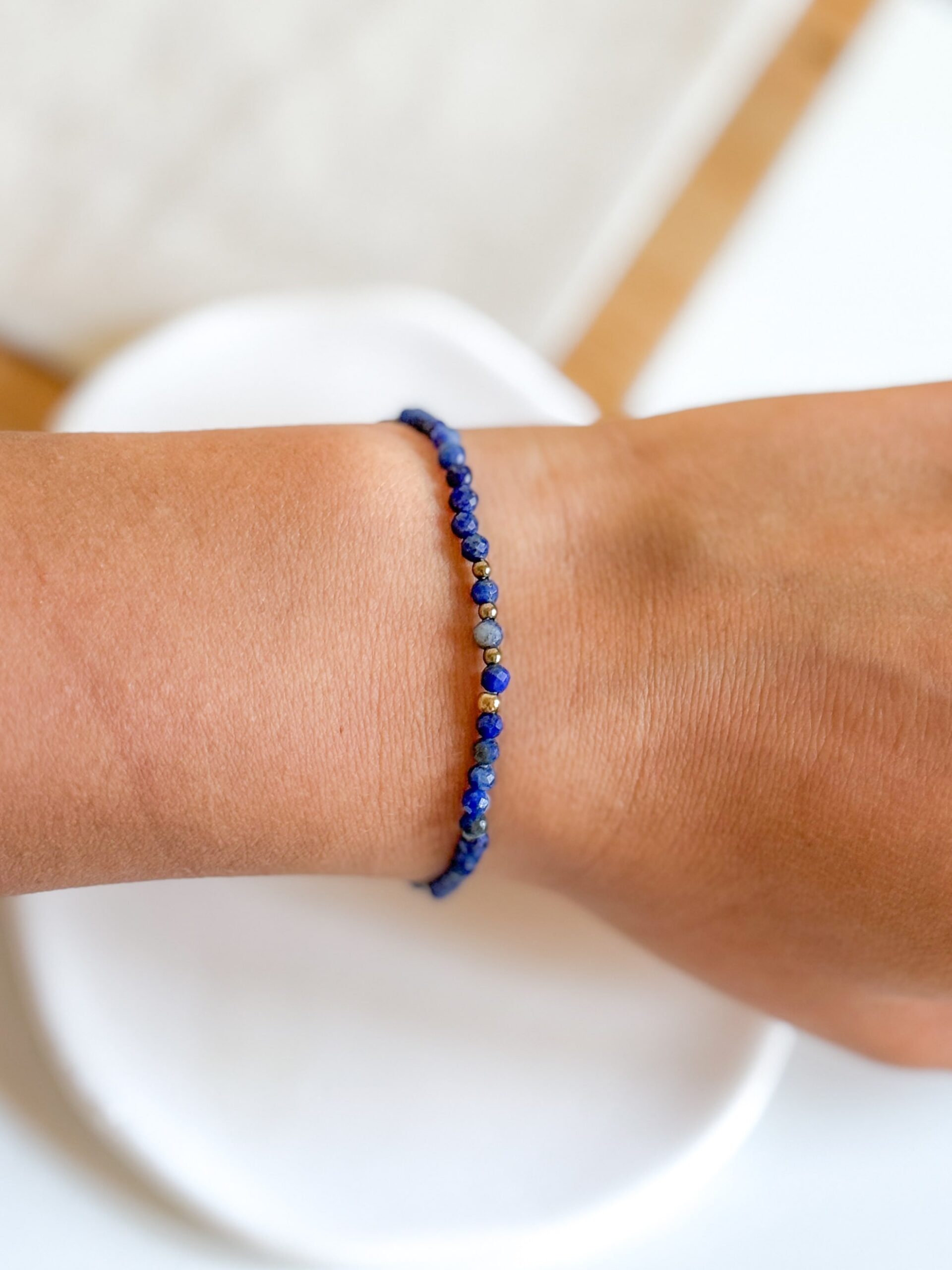 Bransoletka na gumce ręcznie robiona kamienie Lapis Lazuli