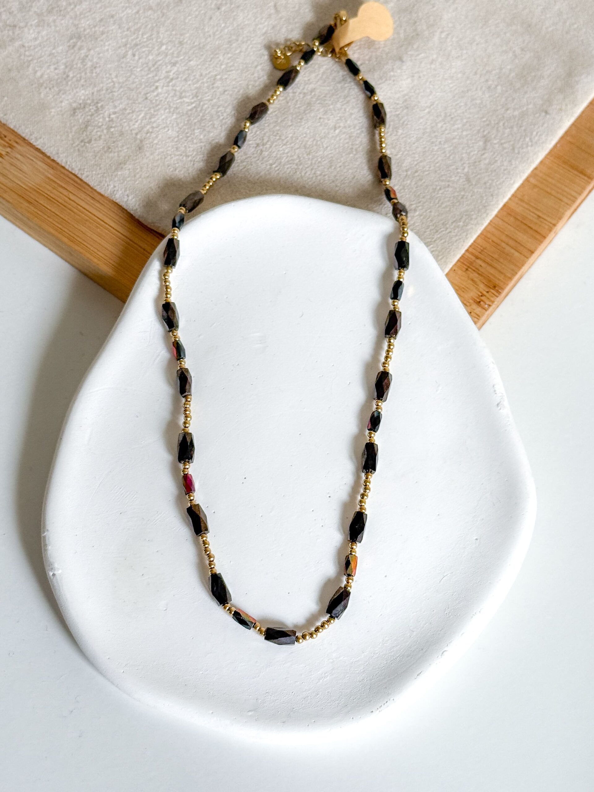 Naszyjnik choker jesienne ciemne koraliki podłużne - obrazek 2