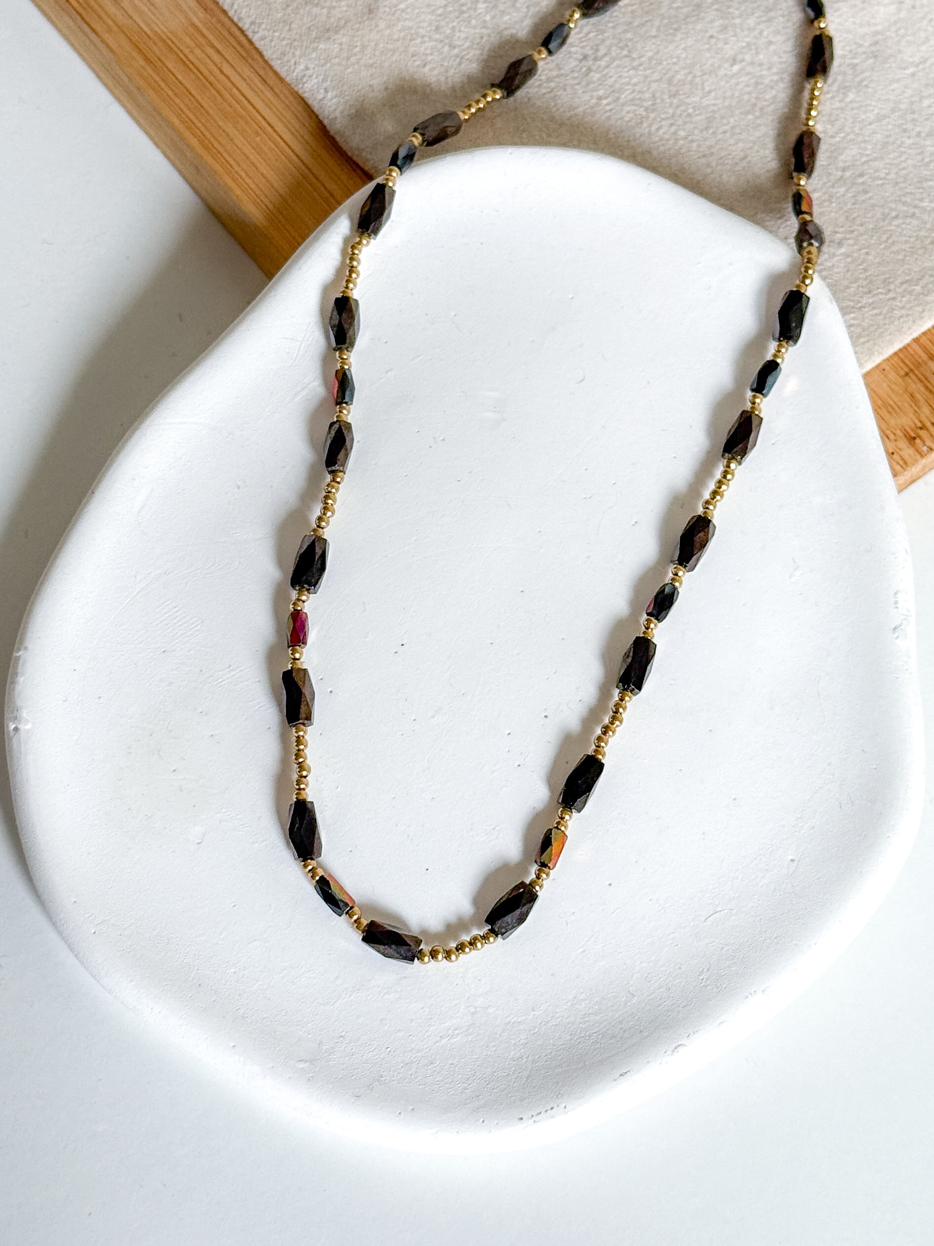 Naszyjnik choker jesienne ciemne koraliki podłużne