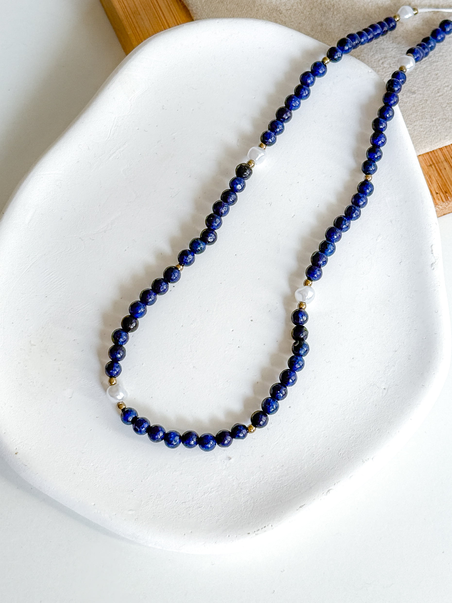 Naszyjnik choker ręcznie wykonany kamienie Lapis Lazuli perły