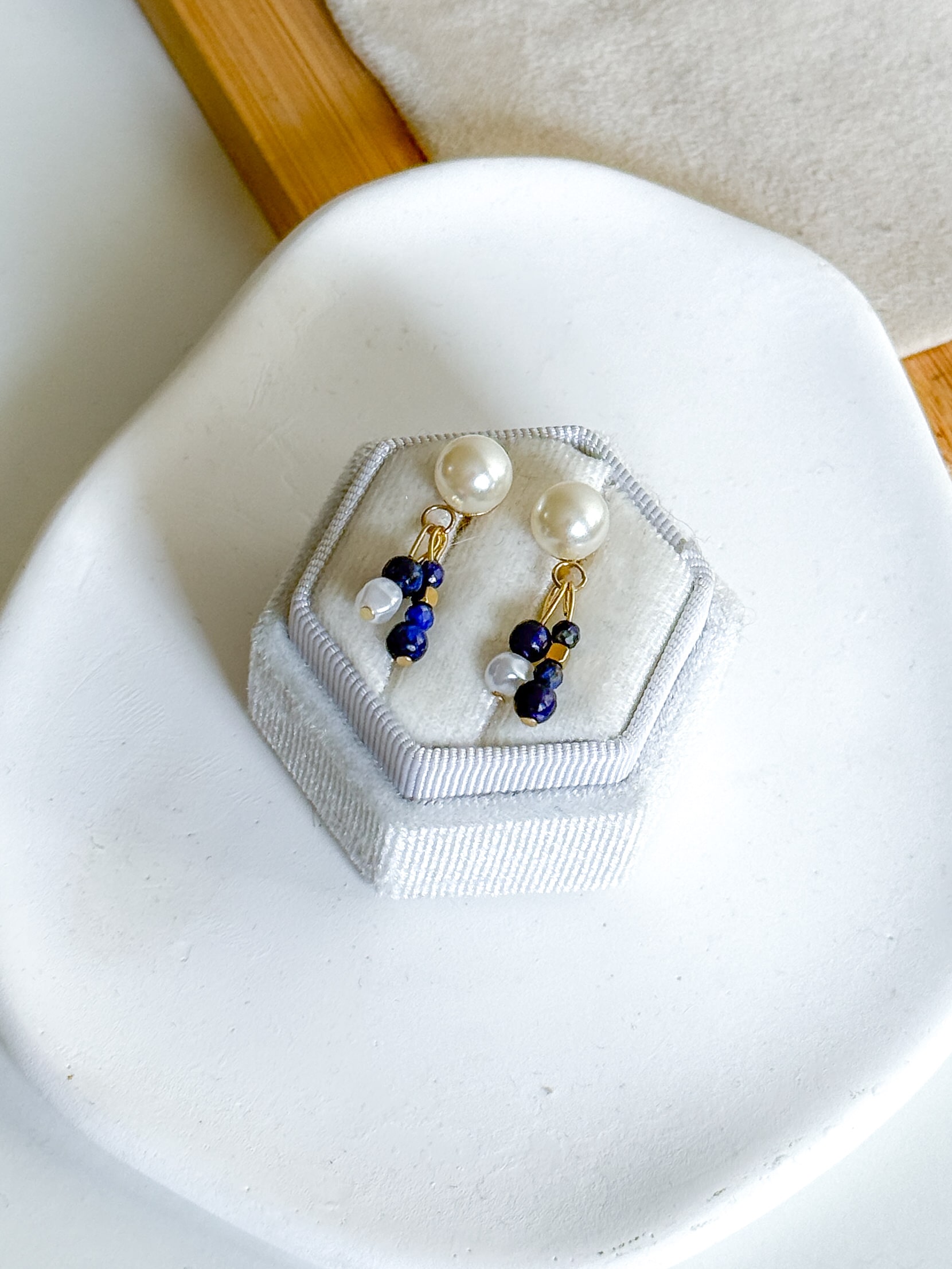 Kolczyki ręcznie wykonane perły kamienie Lapis Lazuli - obrazek 2