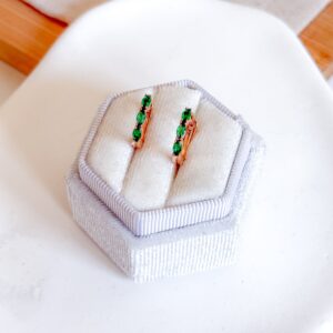 Kolczyki kółka trzy zielone kryształki