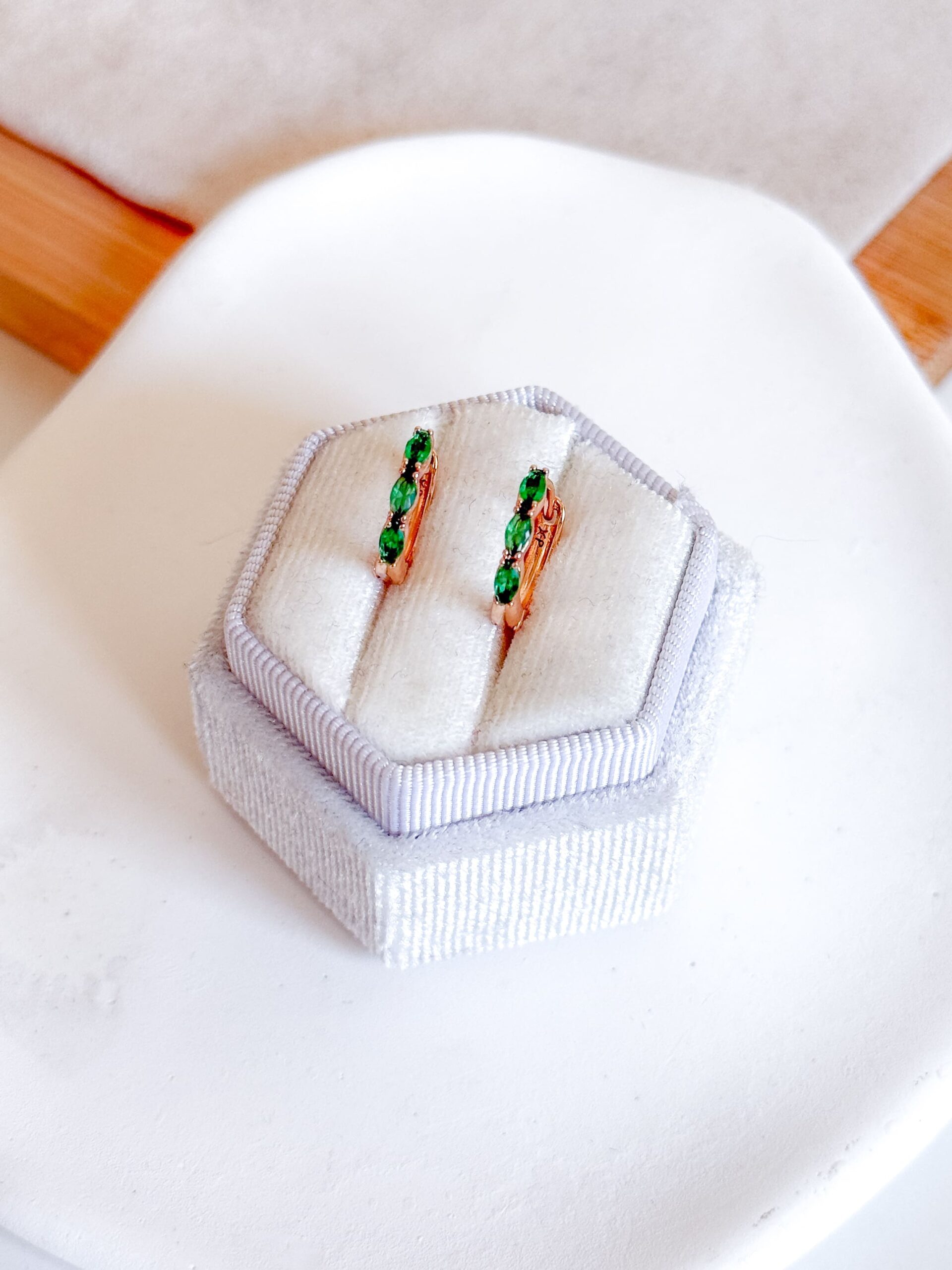 Kolczyki kółka trzy zielone kryształki