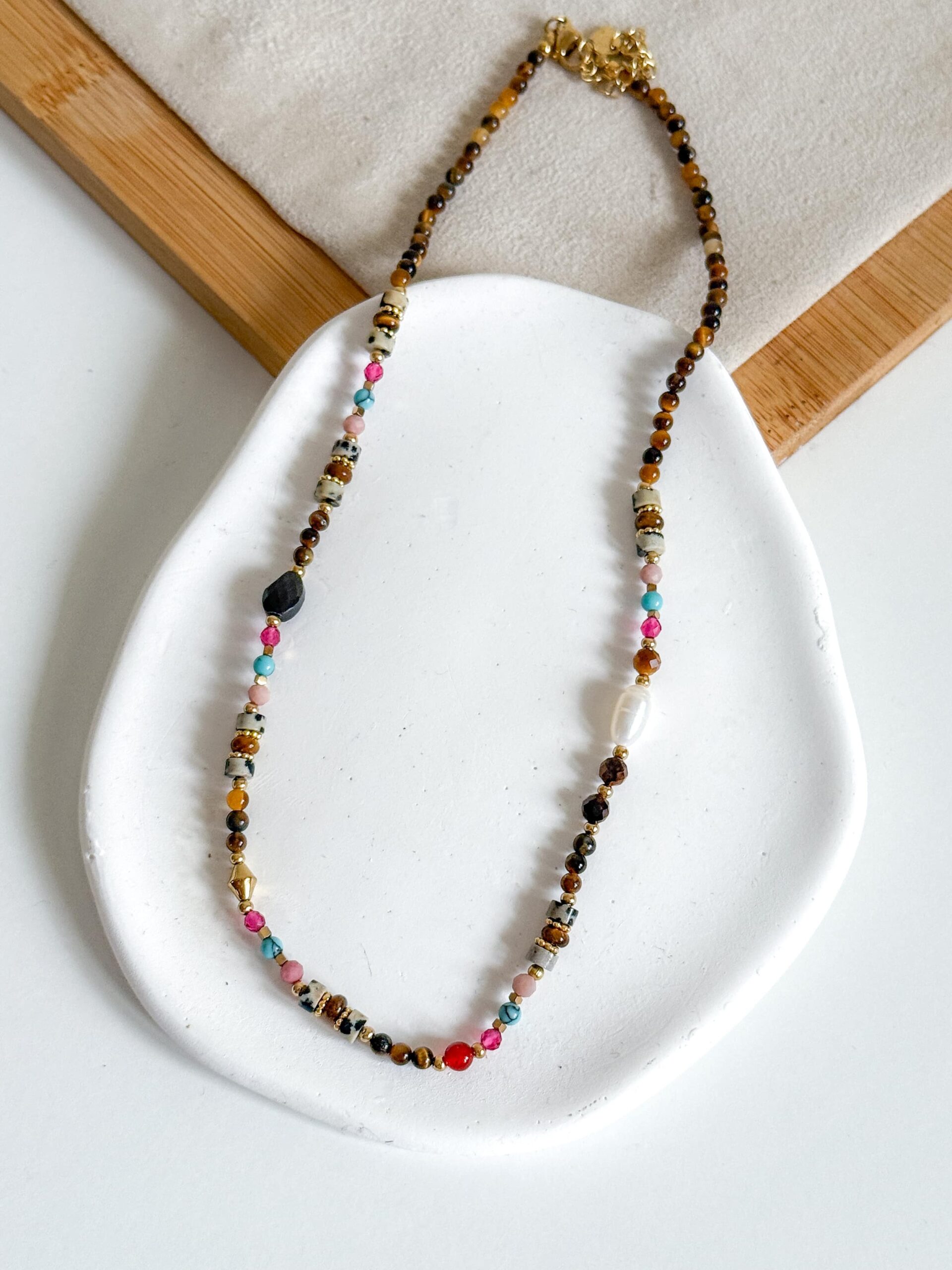 Naszyjnik tygrysie oko, jaspis dalmatyński, agat fuksjowy, turkus