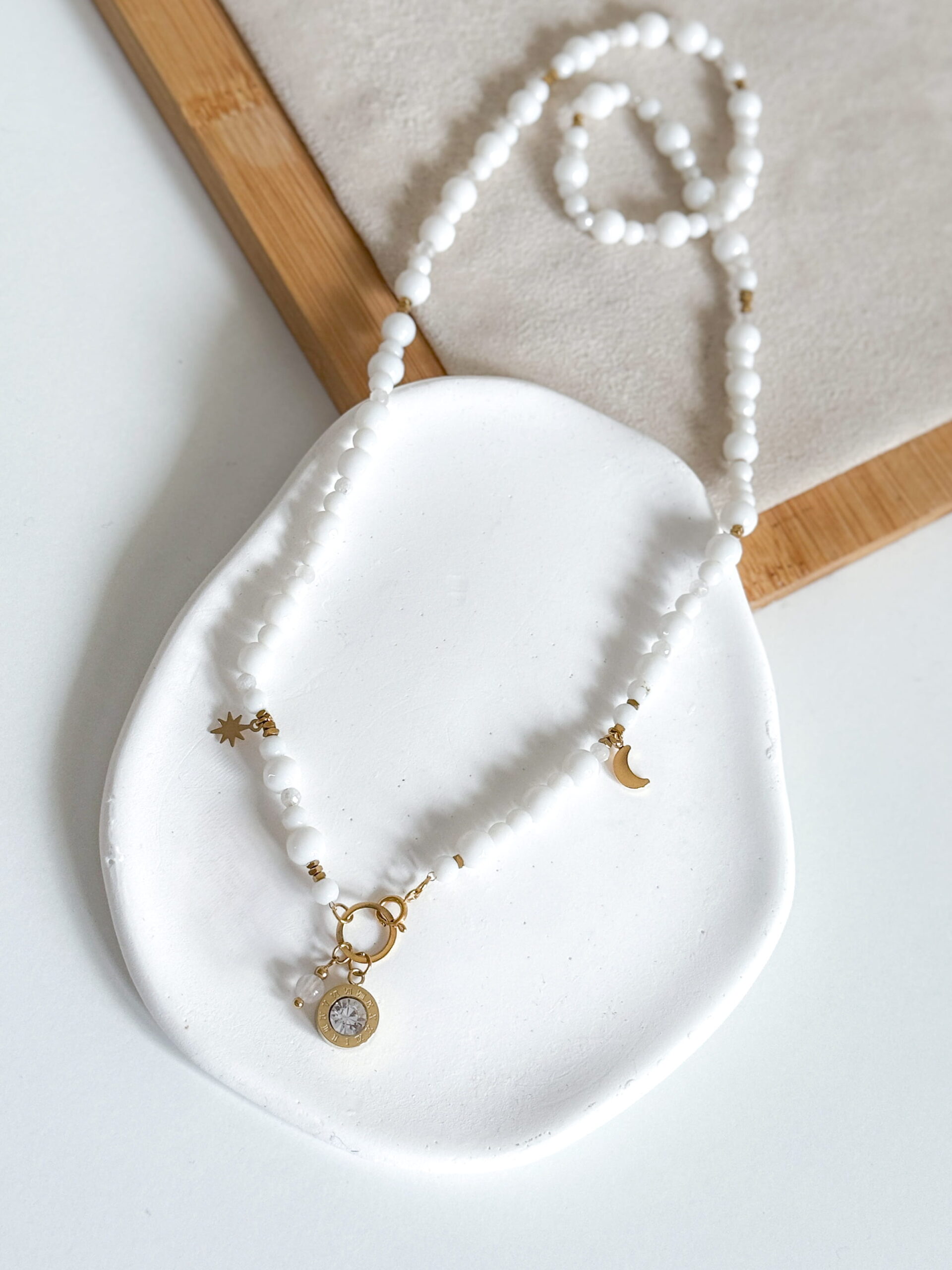 Naszyjnik onyks biały zawieszki