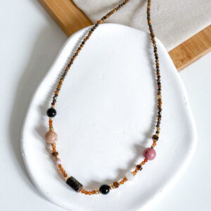 Naszyjnik kamienie tygrysie oko, rodonit, kwarc biały, onyks