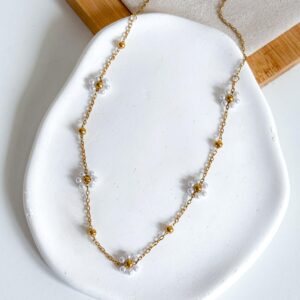 Naszyjnik choker z pereł kwiatków