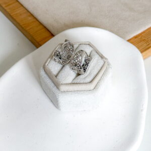 Kolczyki koszyczki ażurowe kwiaty w kolorze srebrnym