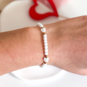 Bransoletka na gumce onyks biały serca masa perłowa