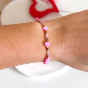 Bransoletka na gumce serca masa perłowa fuksja turmalin różowy